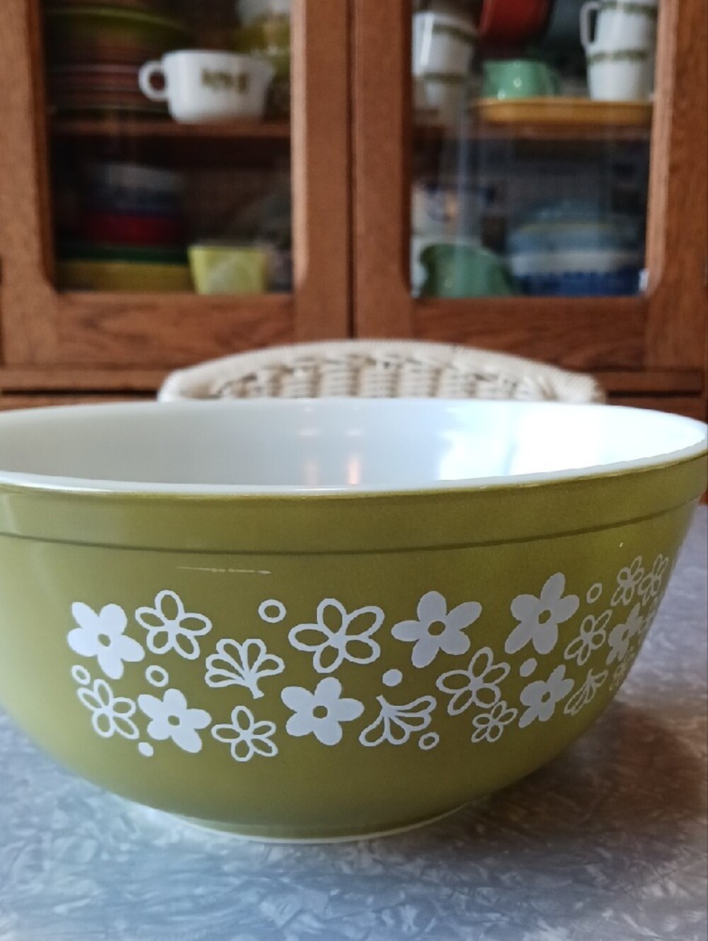 Pyrex ~ Spring Blossom Green 2.5 qt bowl - Picture 3 of 14